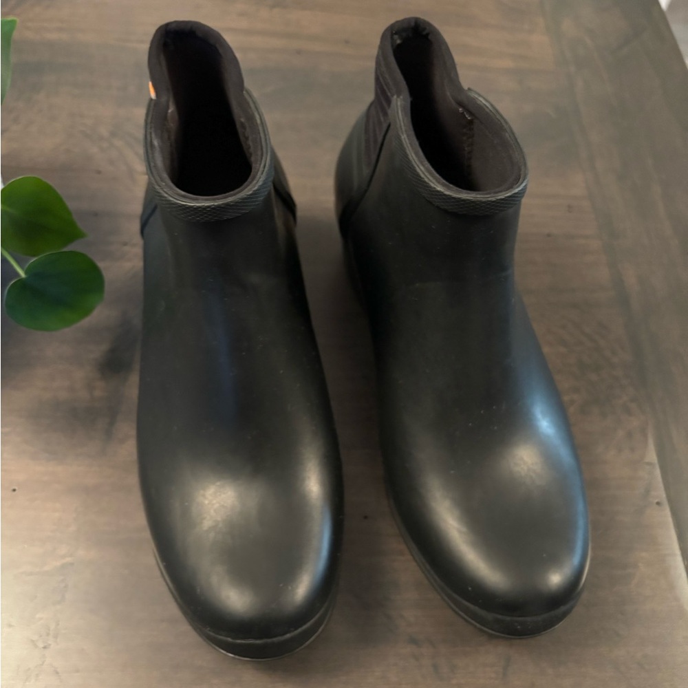 Bogs Vista Ankle Waterproof booties!!